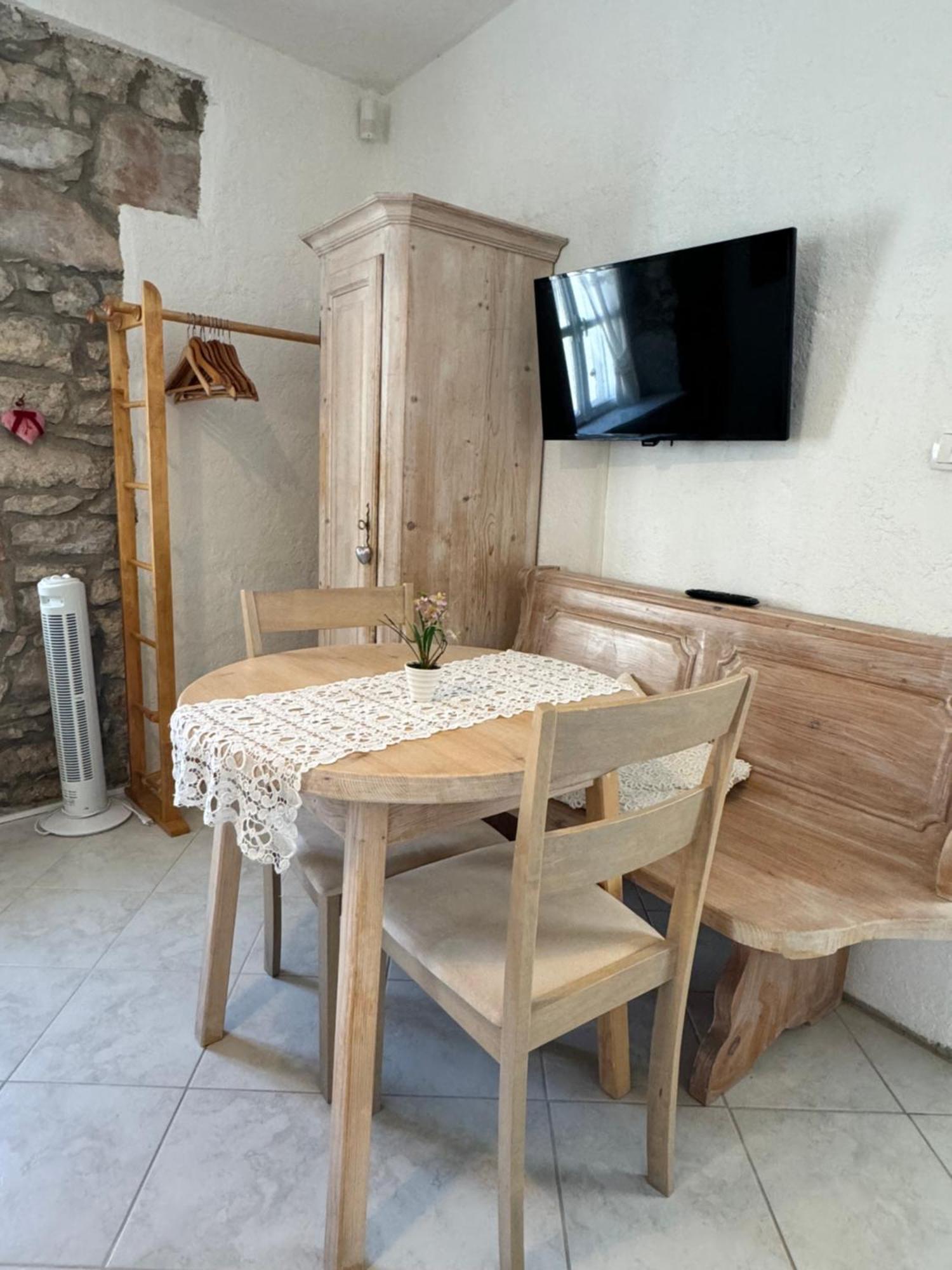 Mediterranes Ferienhaus M. Terrasse Veli Lošinj Extérieur photo