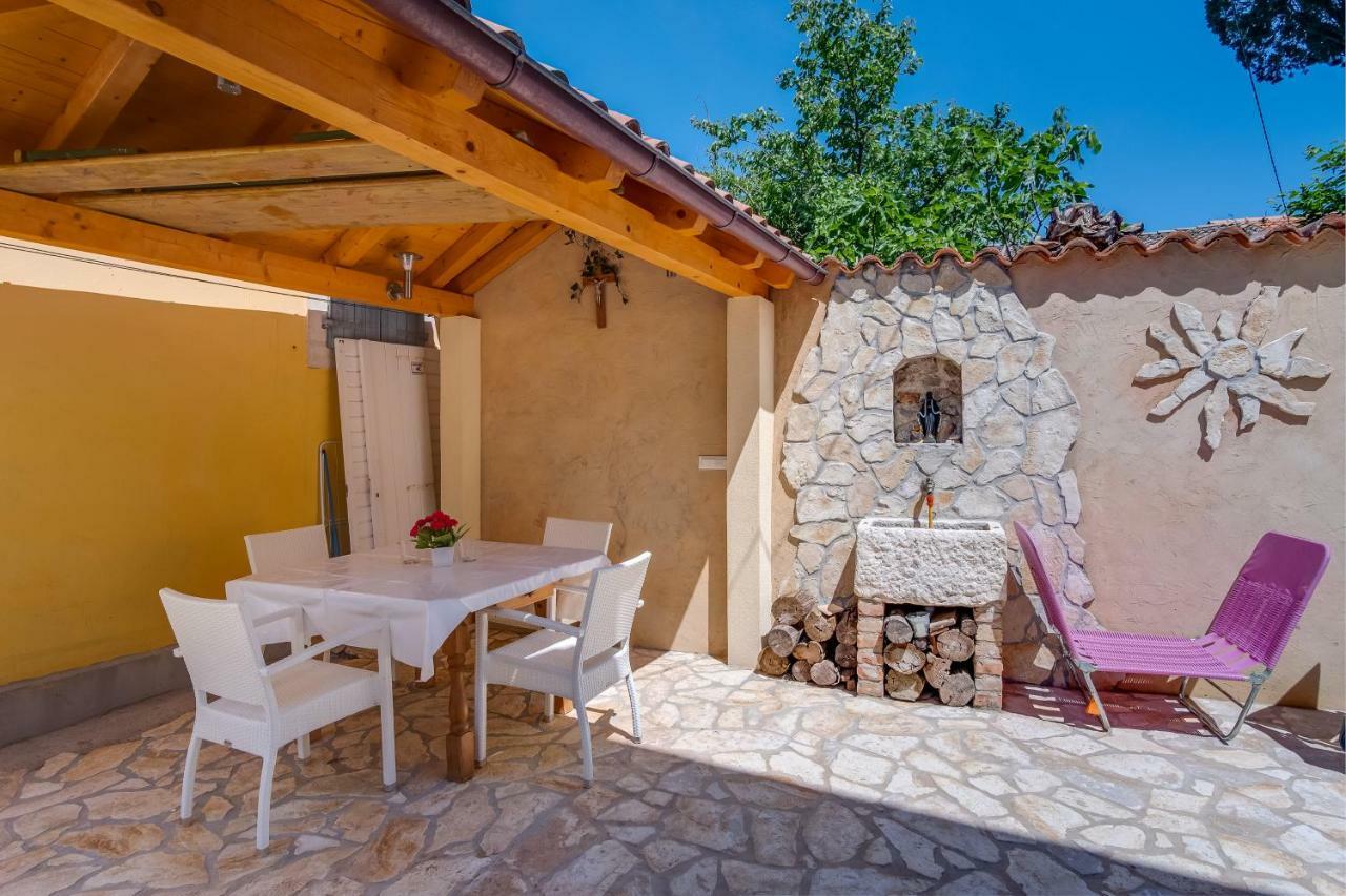 Mediterranes Ferienhaus M. Terrasse Veli Lošinj Extérieur photo