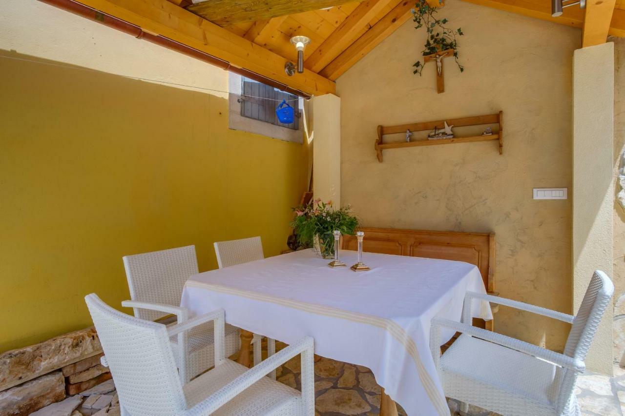 Mediterranes Ferienhaus M. Terrasse Veli Lošinj Extérieur photo