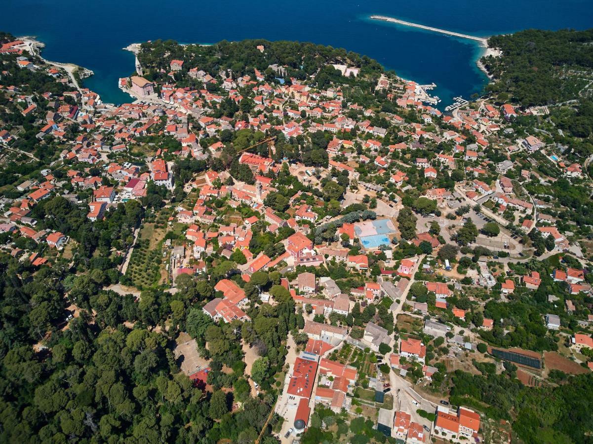 Mediterranes Ferienhaus M. Terrasse Veli Lošinj Extérieur photo