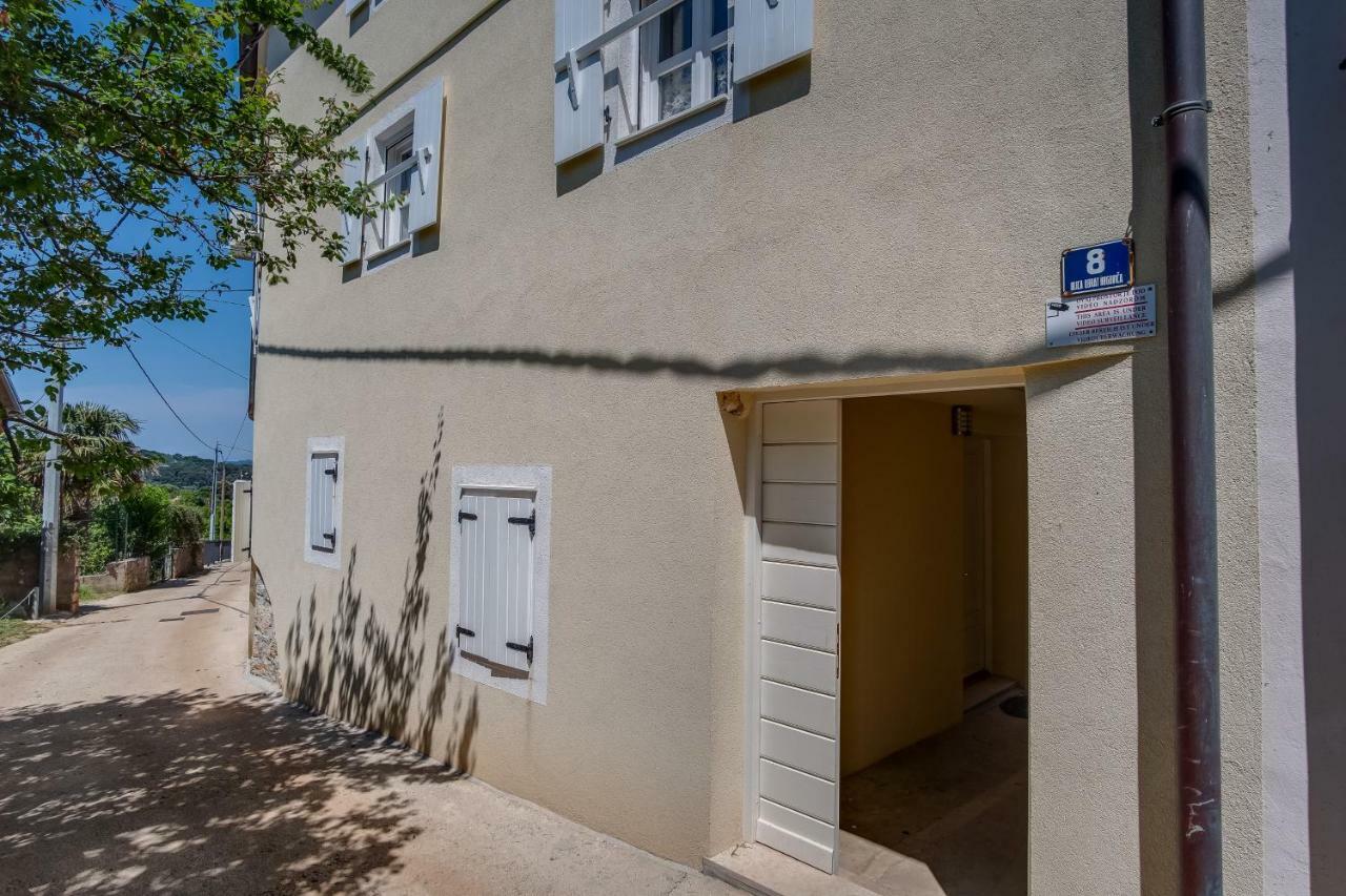 Mediterranes Ferienhaus M. Terrasse Veli Lošinj Extérieur photo
